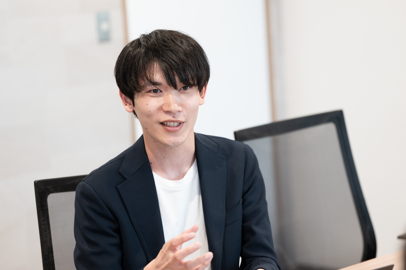 堀氏